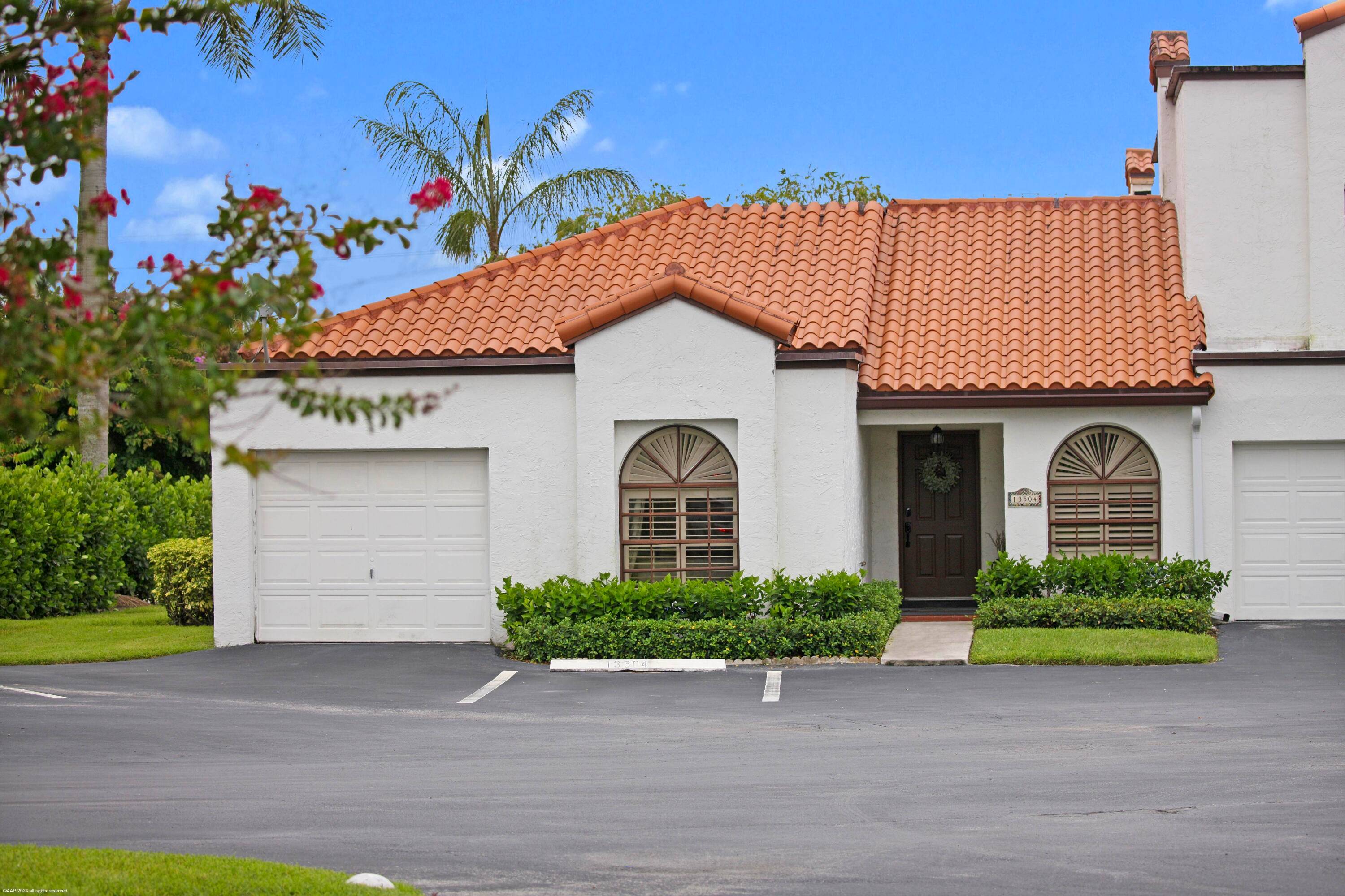 Stylish and sophisticated villa in Wellington Place now offered for annual lease, starting April 1st 2025 !