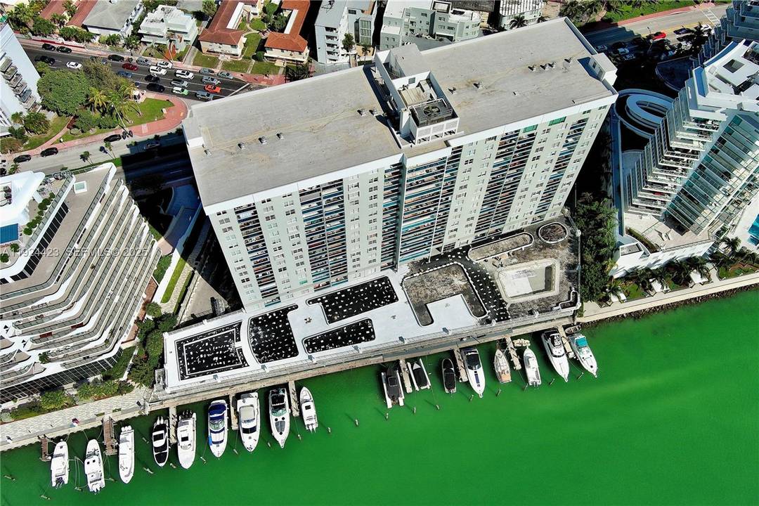 Excellent Location ! Aquasol Condo is in the heart of Miami Beach, just 2 blocks from the beach.