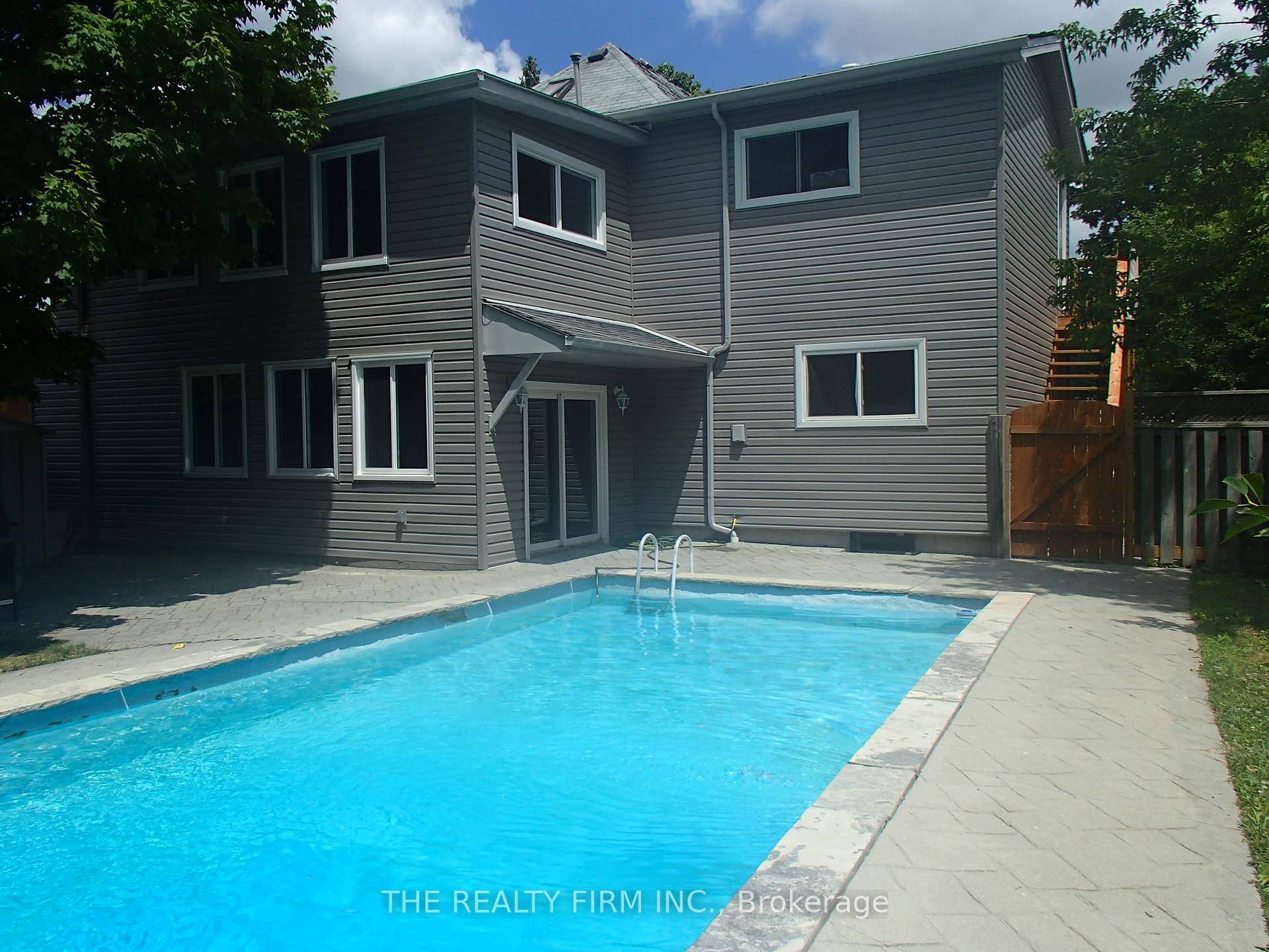 Looking for the perfect 6 bedroom student rental ?
