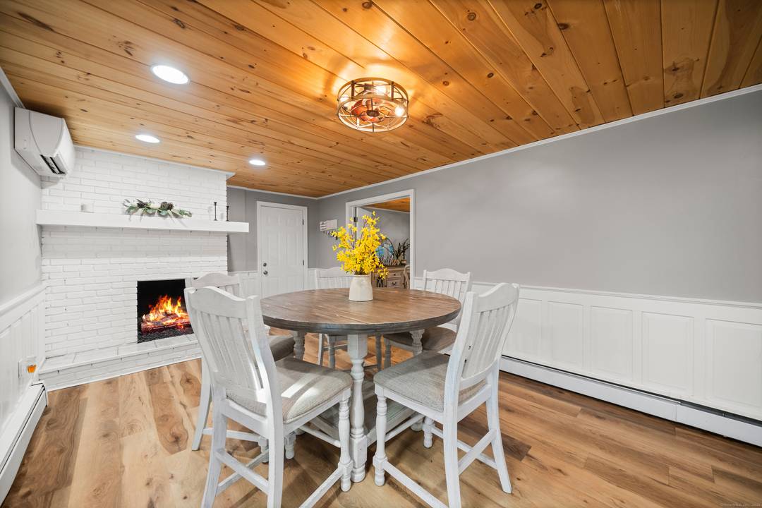 New England charm with THREE levels of living !