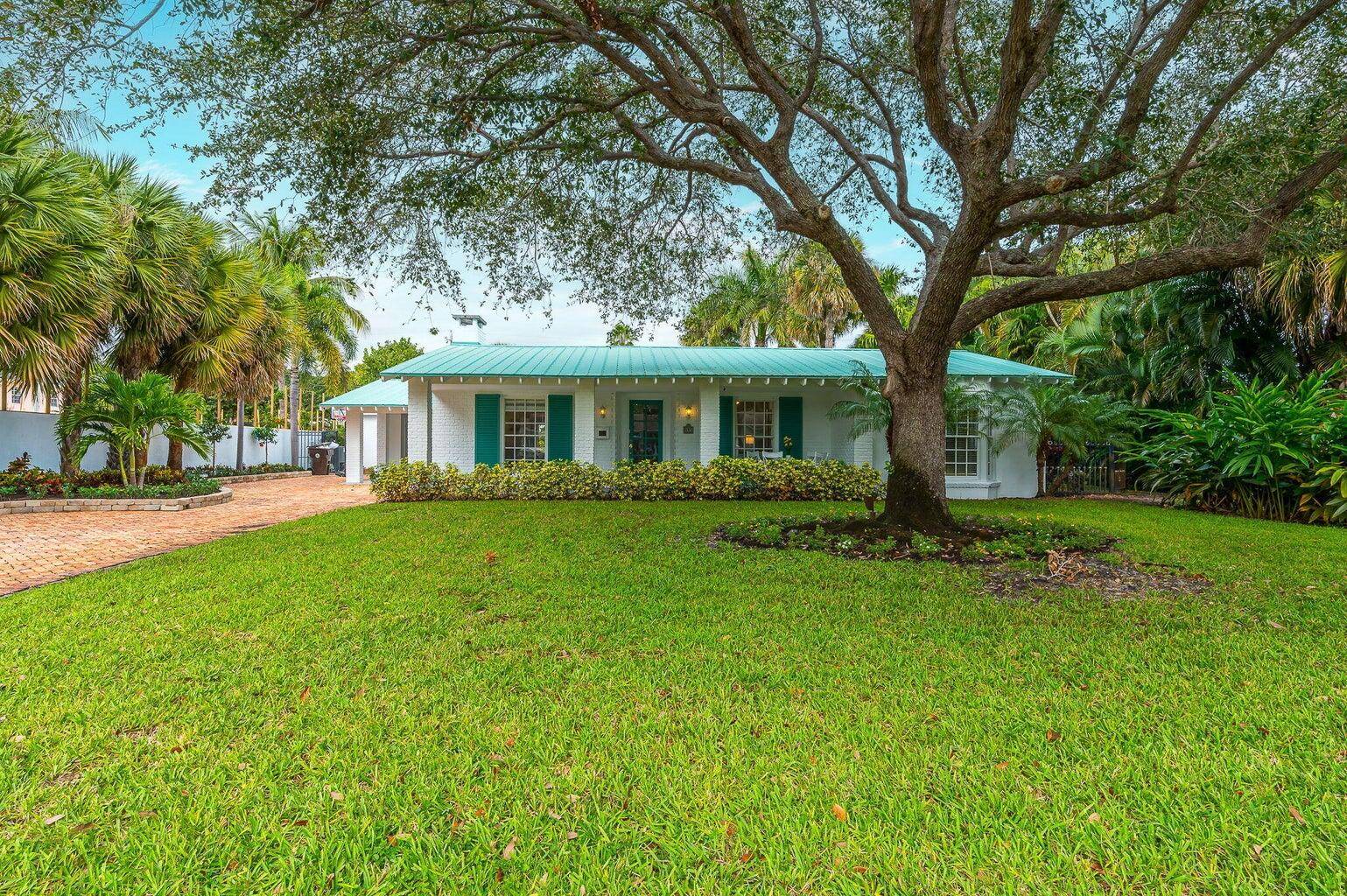 Refreshed Seasonal Rental on a great lot, on one of the Best Streets in Soso, Miramar Way.