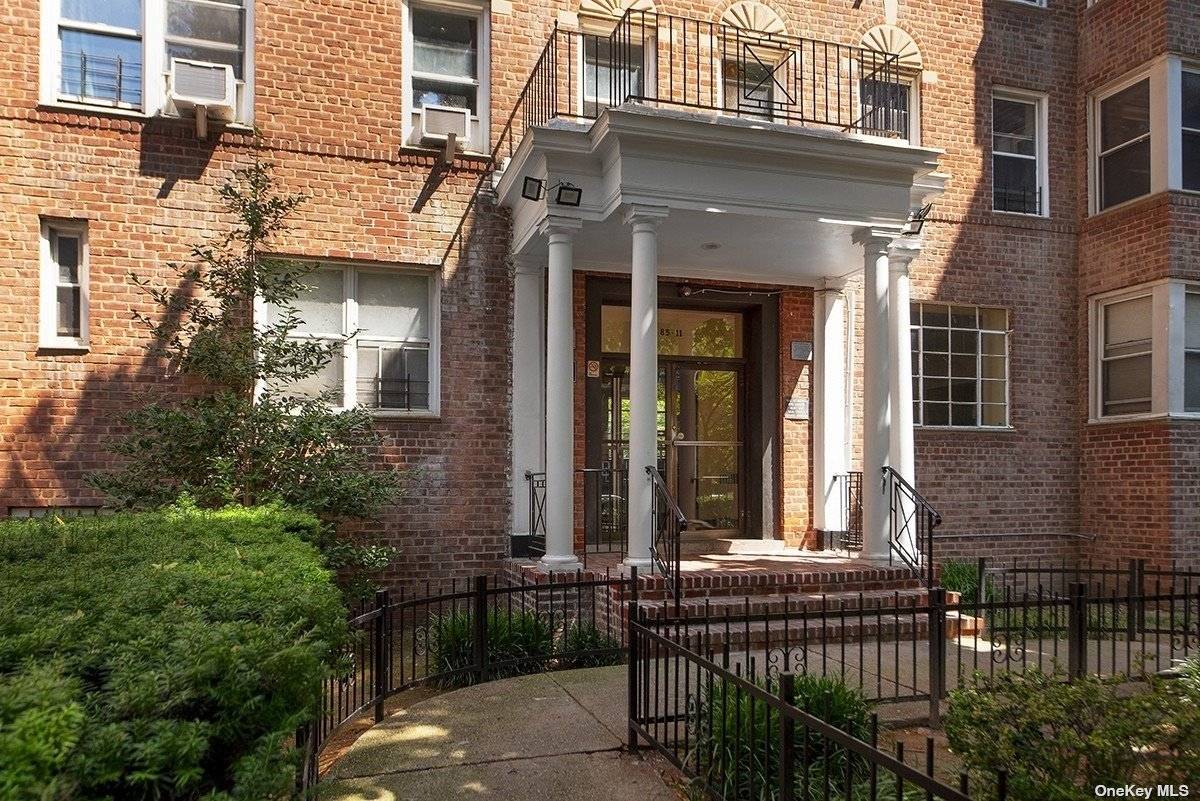 This bright and cheery two bedroom condo unit is conveniently located in the heart of Jackson Heights.