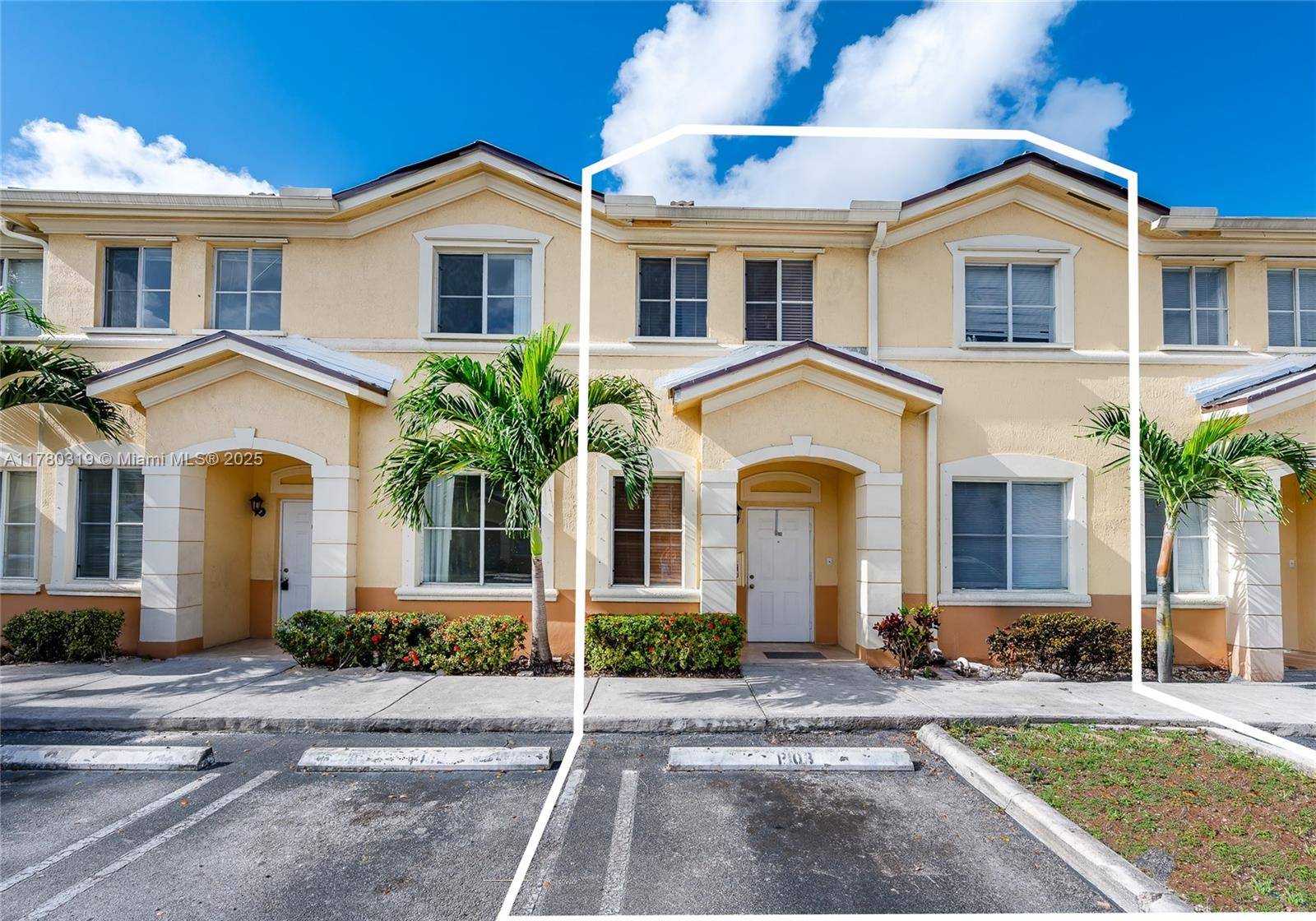 Bright and spacious 4 bedrooms and 3 full bathrooms townhome, with 1 bedroom and 1 full bathroom downstairs.
