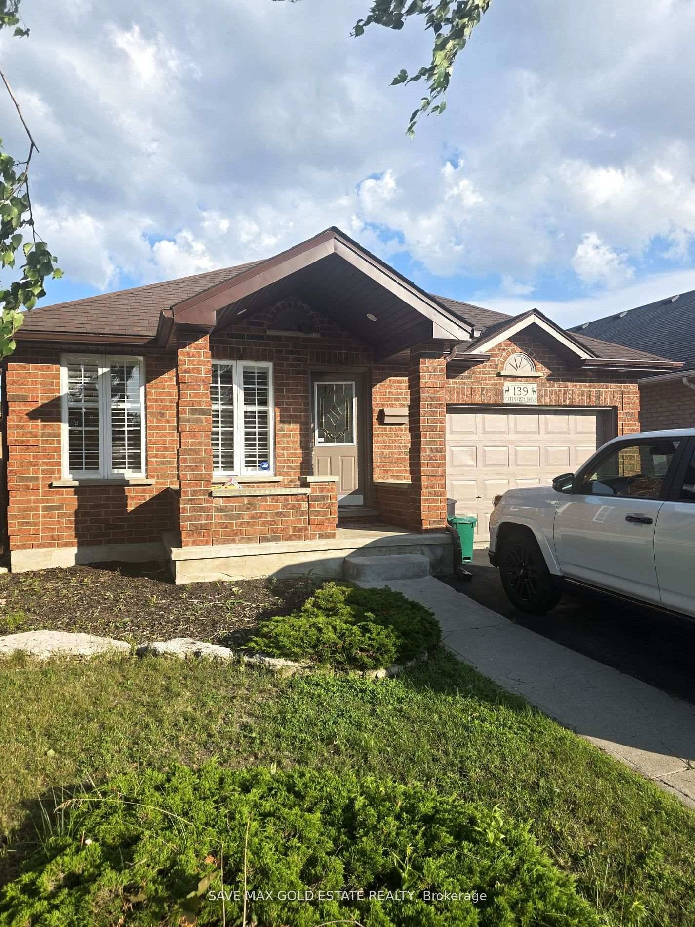 Welcome to this stunning and well maintained detached bungalow nestled in a peaceful, family friendly neighborhood of Cambridge !