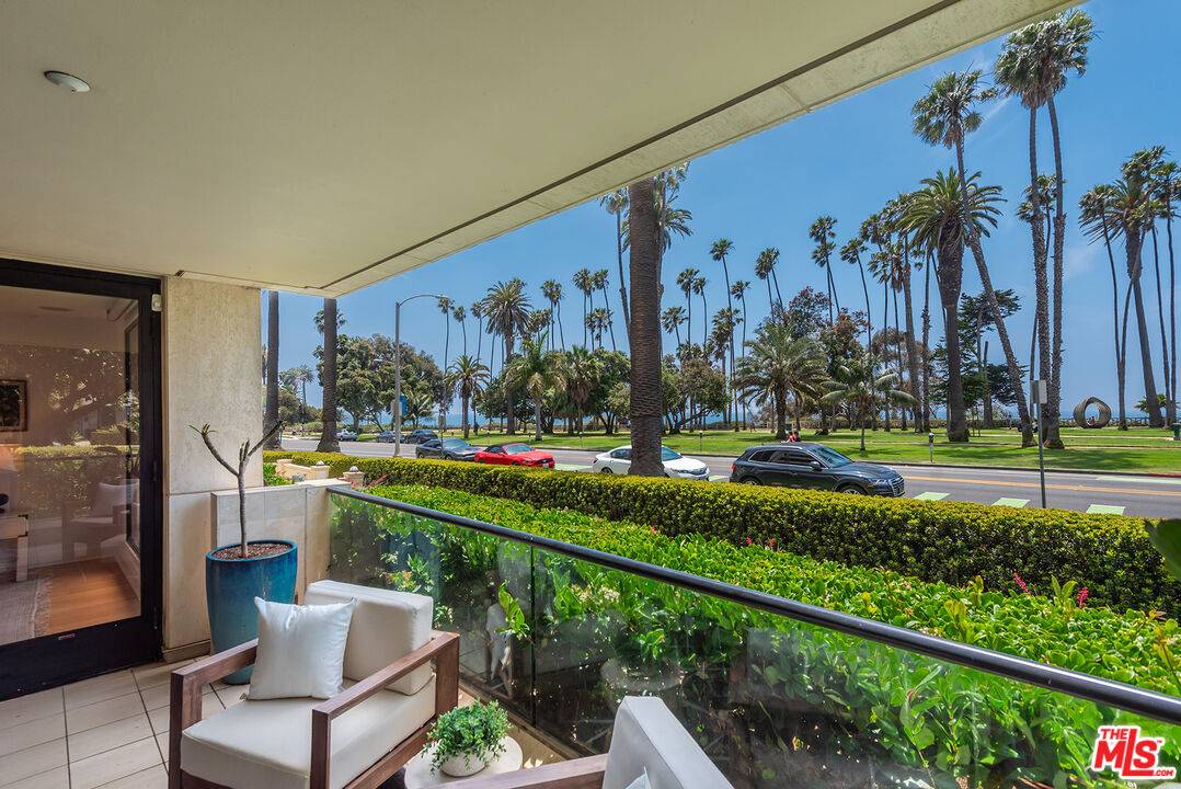 701 Ocean Ave 2BR Pacific Palisades La