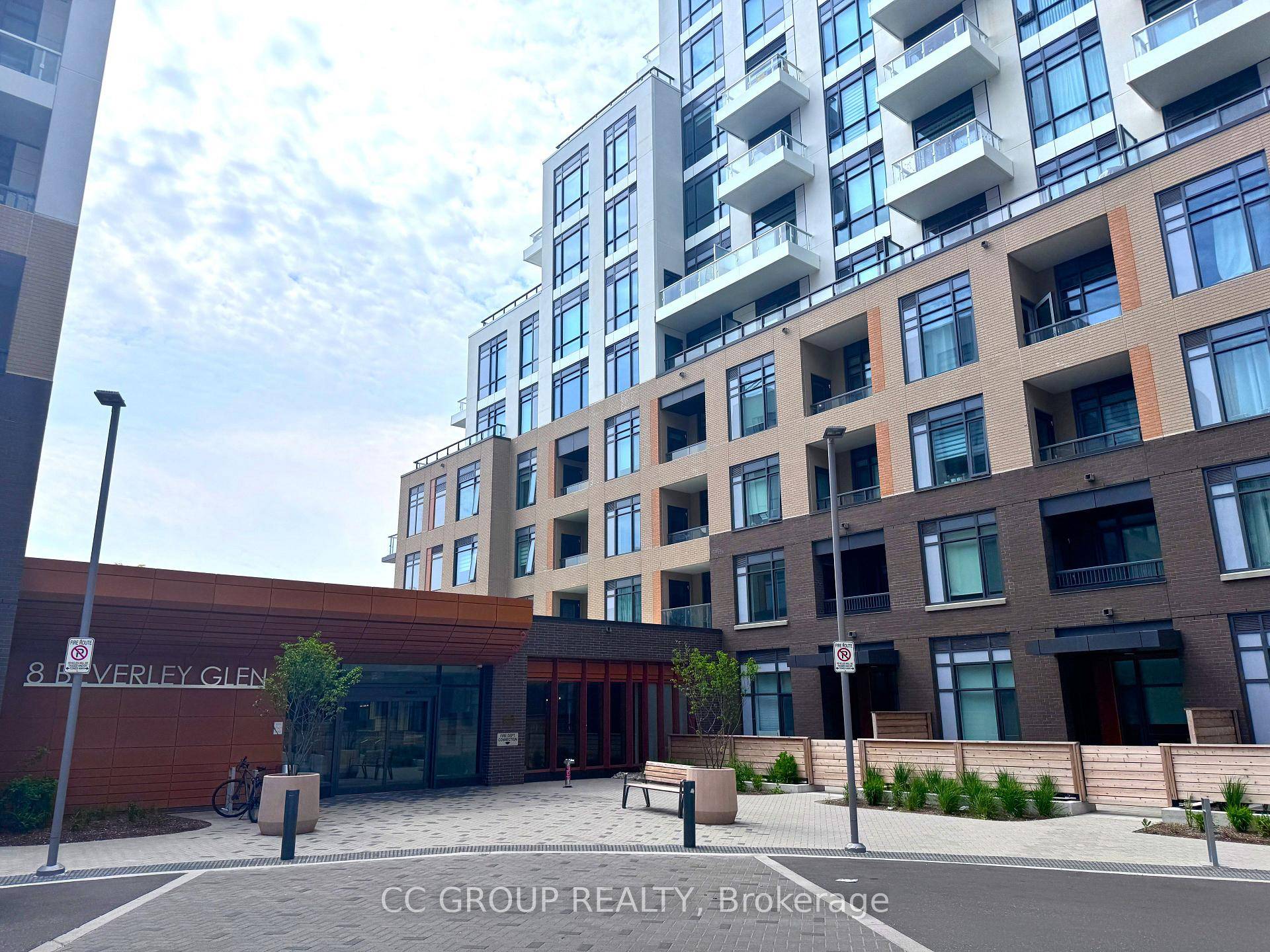 Welcome Home To This 1 Year New, Daniels Built One Bedroom Condo.