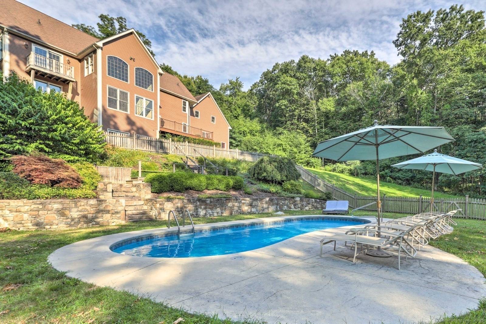 Private Home with Beautiful Pool and Plenty of Space In Out !