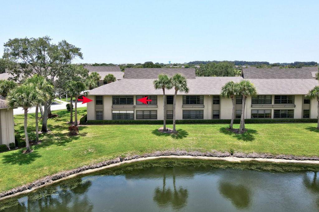Perfect Getaway or Investment 55 Community of Vista Plantation 2 BD 2BA with a stunning view of the Florida Sunsets overlooking the lake and the Vista Plantation Executive Golf Course ...
