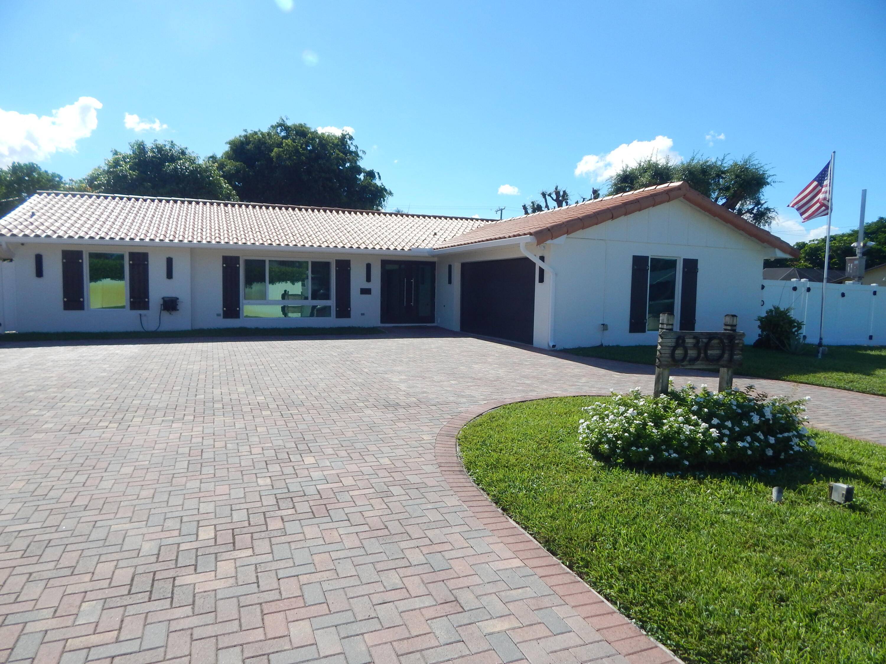One of a kind home, NO HOA, beautiful 4 2 2 Corner lot Home in the great neighborhood of Lake Clarke Shores, close to everything, this home has so many ...