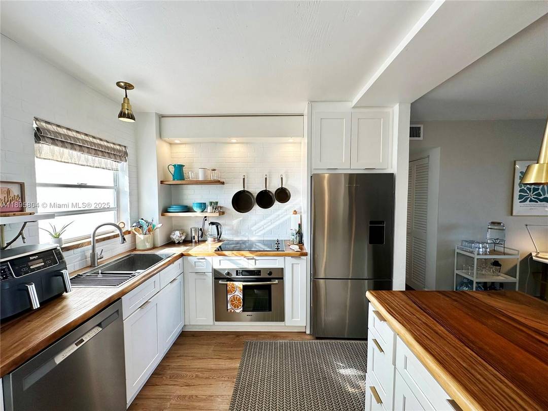 Bright and beautifully updated 2 bed 2 bath corner residence in Byron Gardens, located in the heart of North Beach.