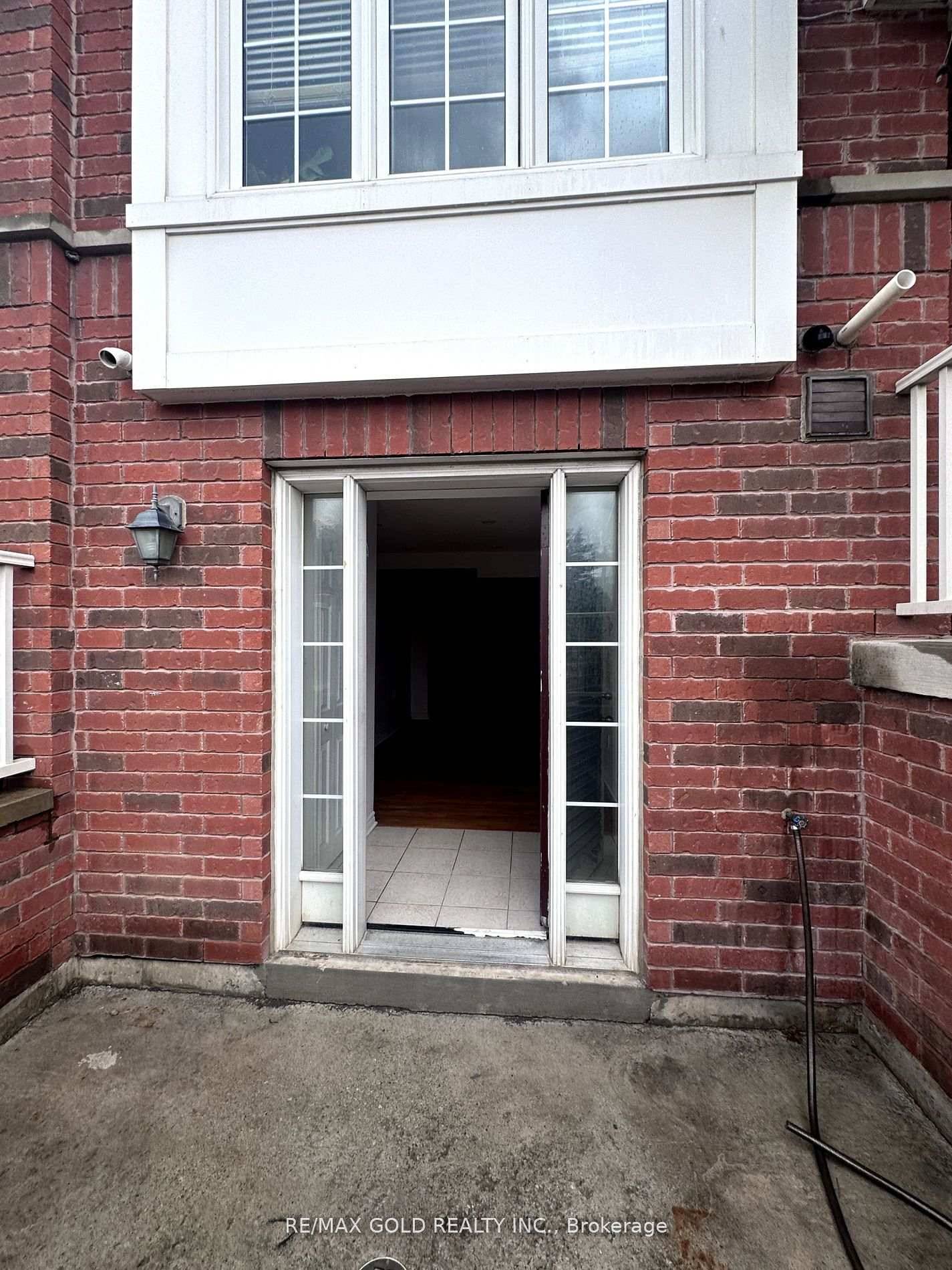 Beautiful and spacious legal 2 bedroom basement apartment available for lease at 2 Bellchase Tr, Brampton.