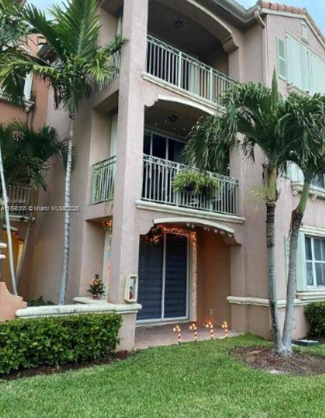 Welcome to this stunning condo in the heart of Doral !