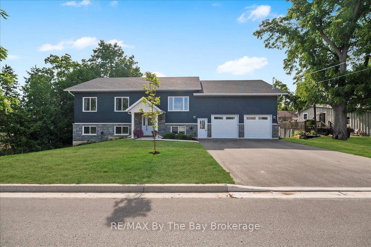 Welcome to this custom built raised bungalow in the heart of Creemore, just over two years old and offering nearly 3, 400 sq.