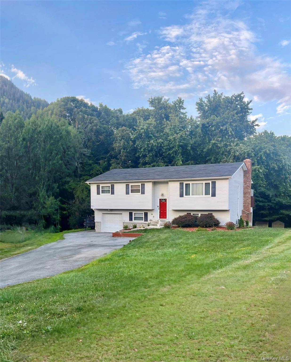 Looking for more space, peace and comfort while still being close to New York City ?