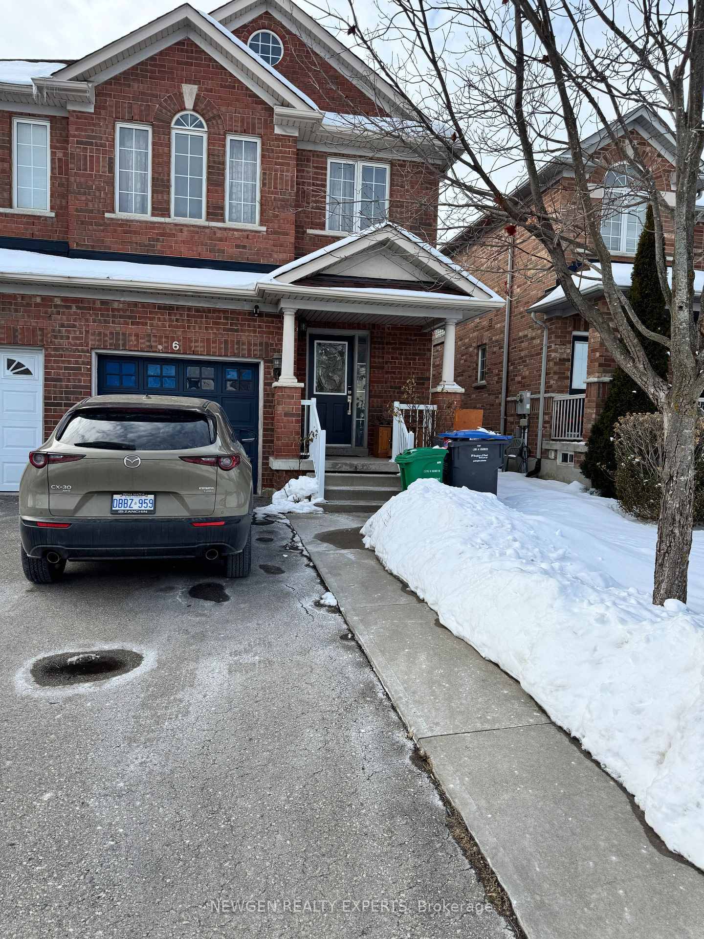 Beautiful, Bright and Spacious 4 Br House in Most Sought After Neighbourhood in Brampton.
