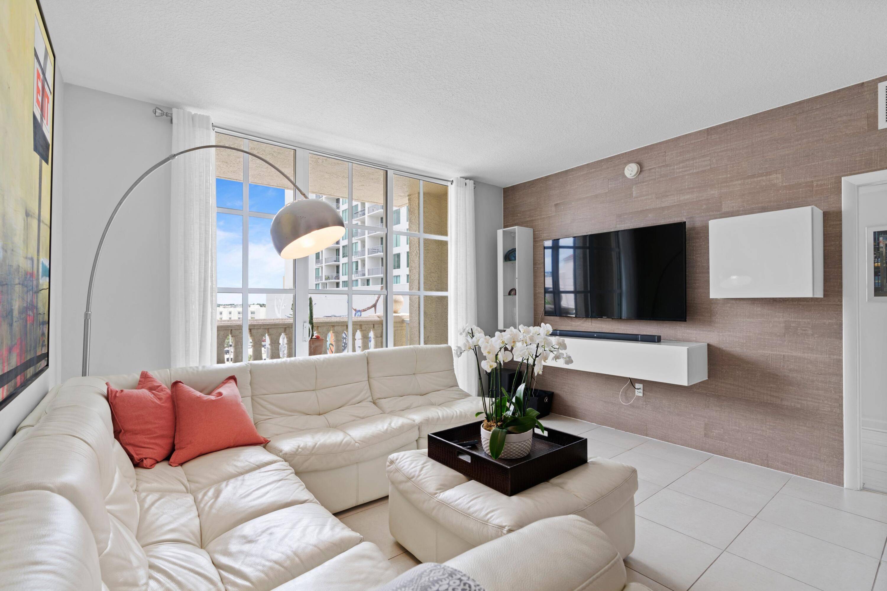 Gorgeous 2 bedroom, 2 bath, bright condo in desirable, 24 hr concierge building.