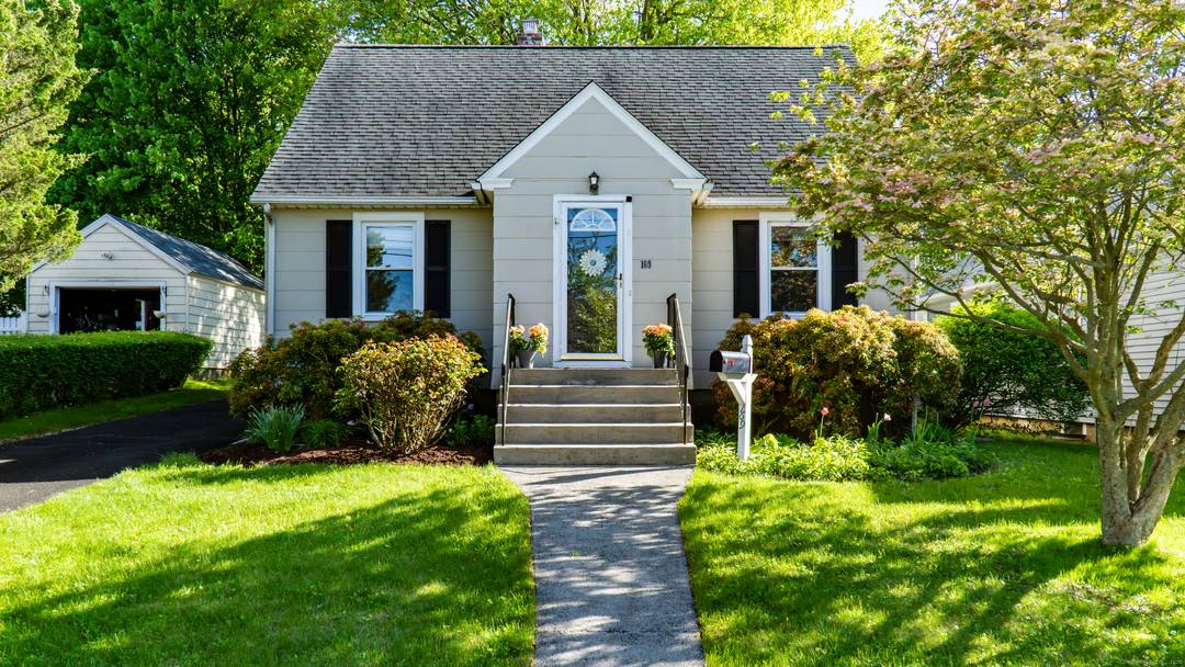 Charming home for sale in the desirable Paradise Green neighborhood, just a short walk to scenic Longbrook Park and a short drive to the beach.