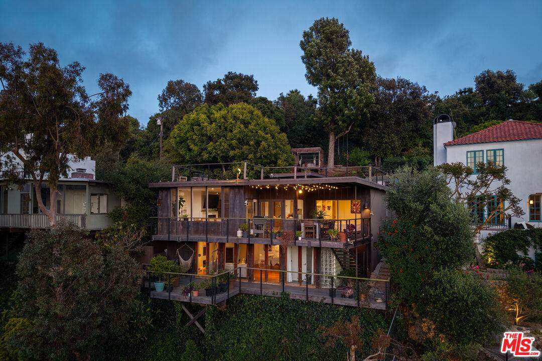 454   Stassi Ln 3BR Santa Monica La