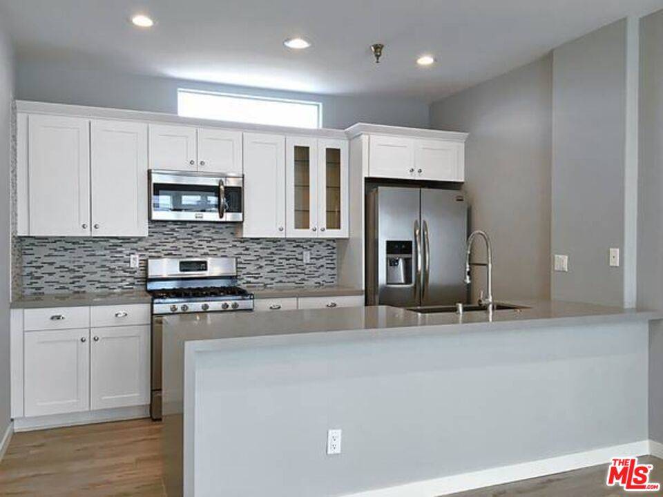 10560 SANTA MONICA 2BR La