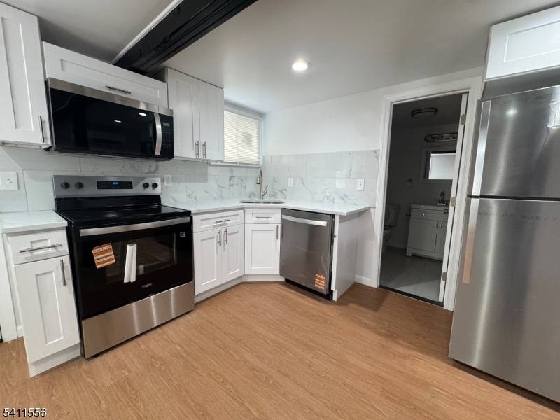 Welcome to 233 Franklin Road, enjoy cozy, lake style living in this inviting home featuring an updated open concept living room and kitchen combination.