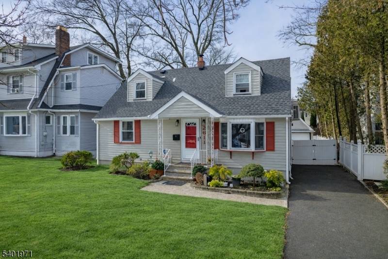 Price Reduction ! ! Come see this well maintained home 4 Bedroom located in a desirable Linden neighborhood, this home combines comfort, space, and endless potential.