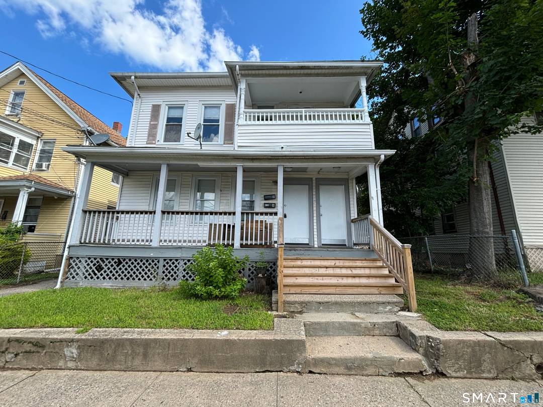 Well maintained two family property in a convenient Stratford location, ideal for investors or owner occupants.