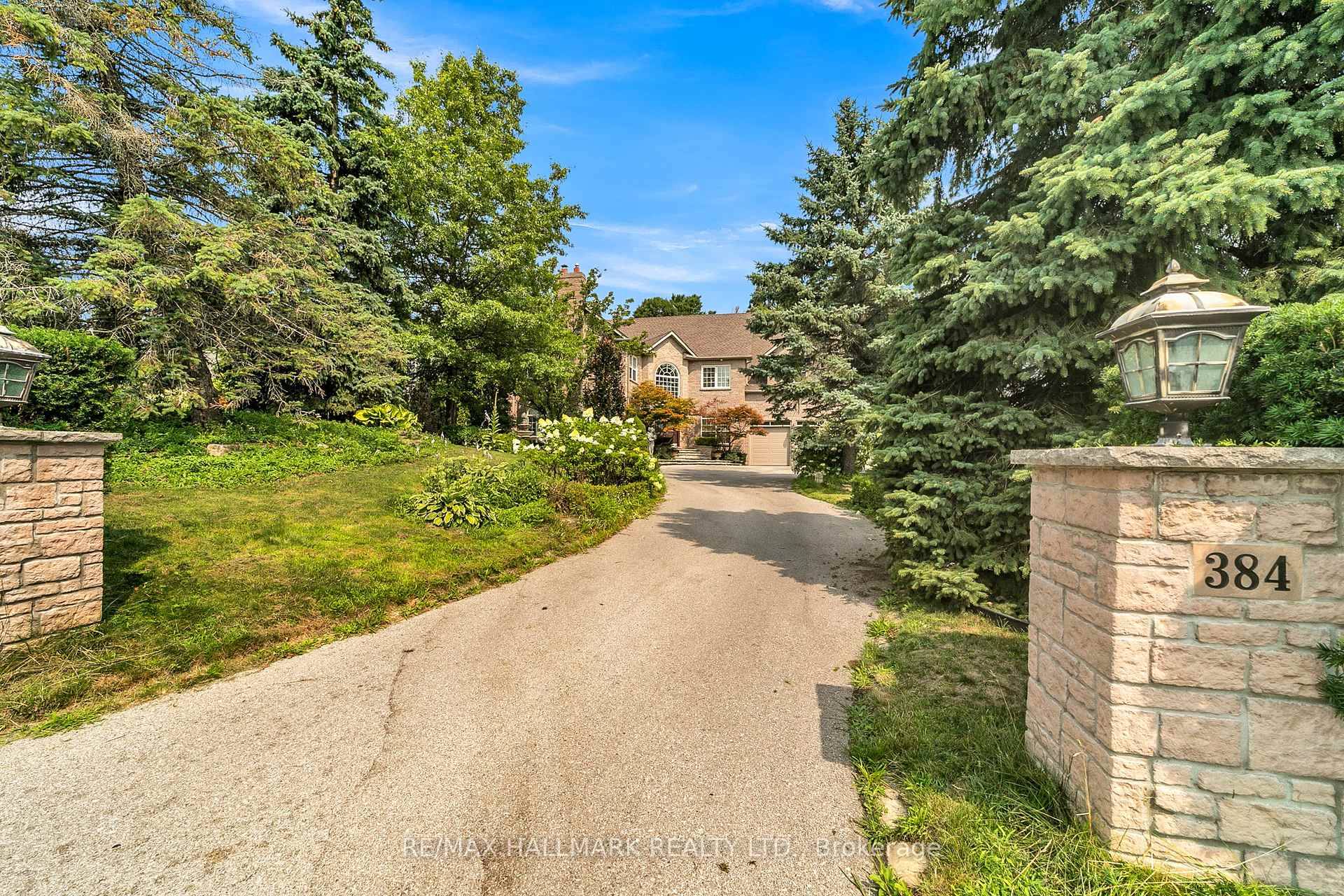 Welcome to 384 Kennedy Street West !