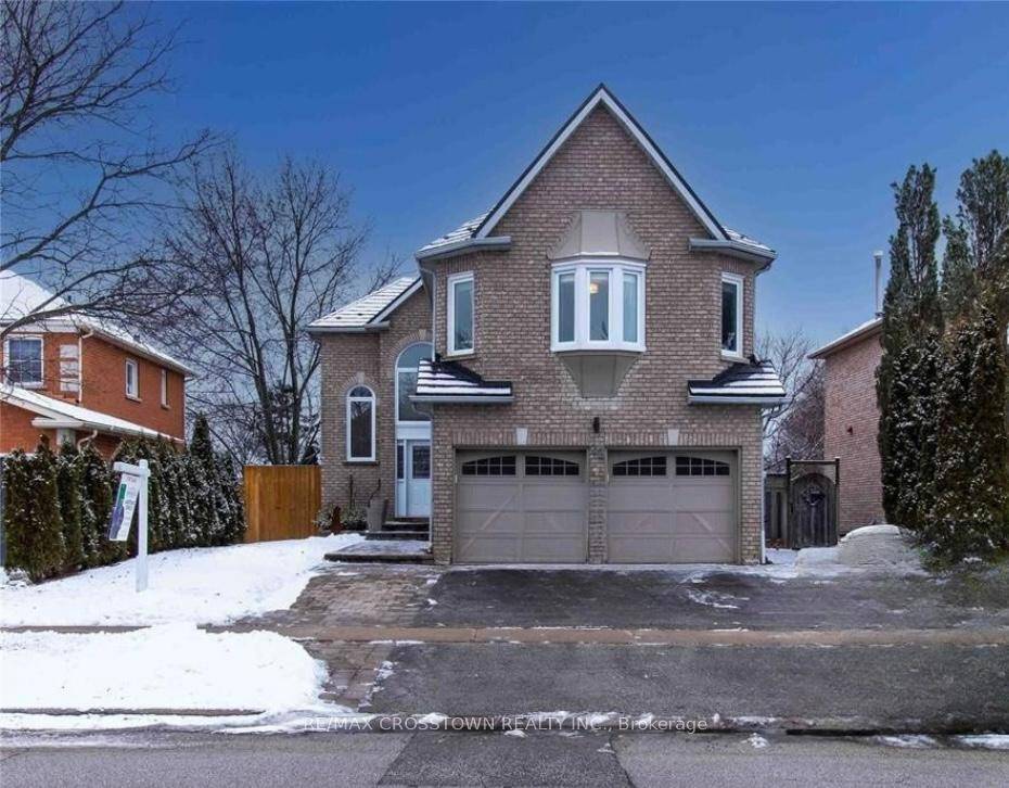 Spacious and bright Walkout apartment in desirable south Barrie location.
