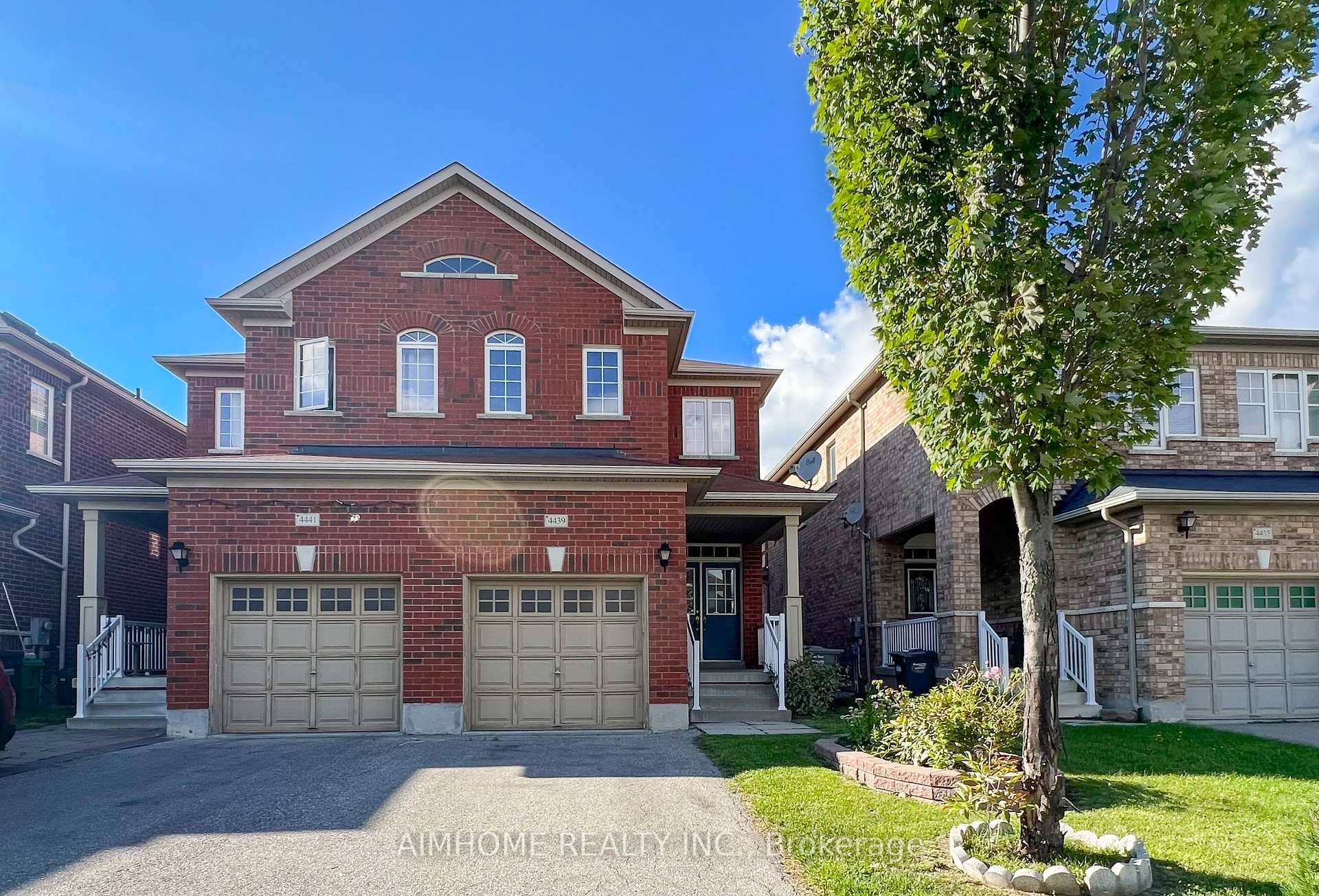Stunning, well maintained 3 1 bedroom semi detached home in the heart of downtown Mississauga !