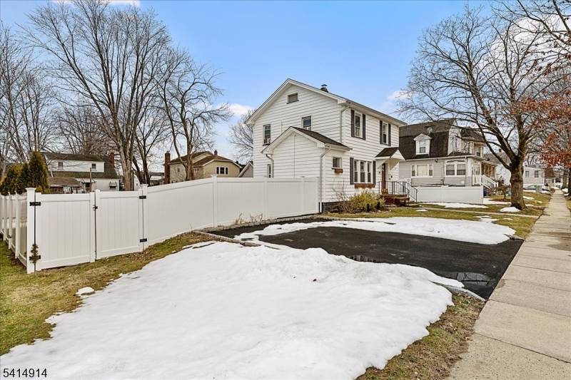 Welcome to this charming single family home in the heart of Roselle Park, perfectly situated for commuters and city lovers alike.