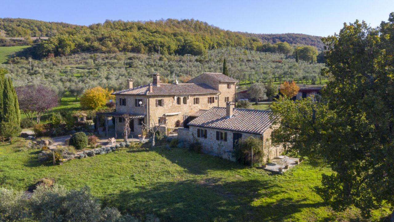Farmhouse in PienzaTuscany among the sweet hills of Val d'Orcia. Our best properties for sale in the Val d'Orcia Pienza in Tuscany