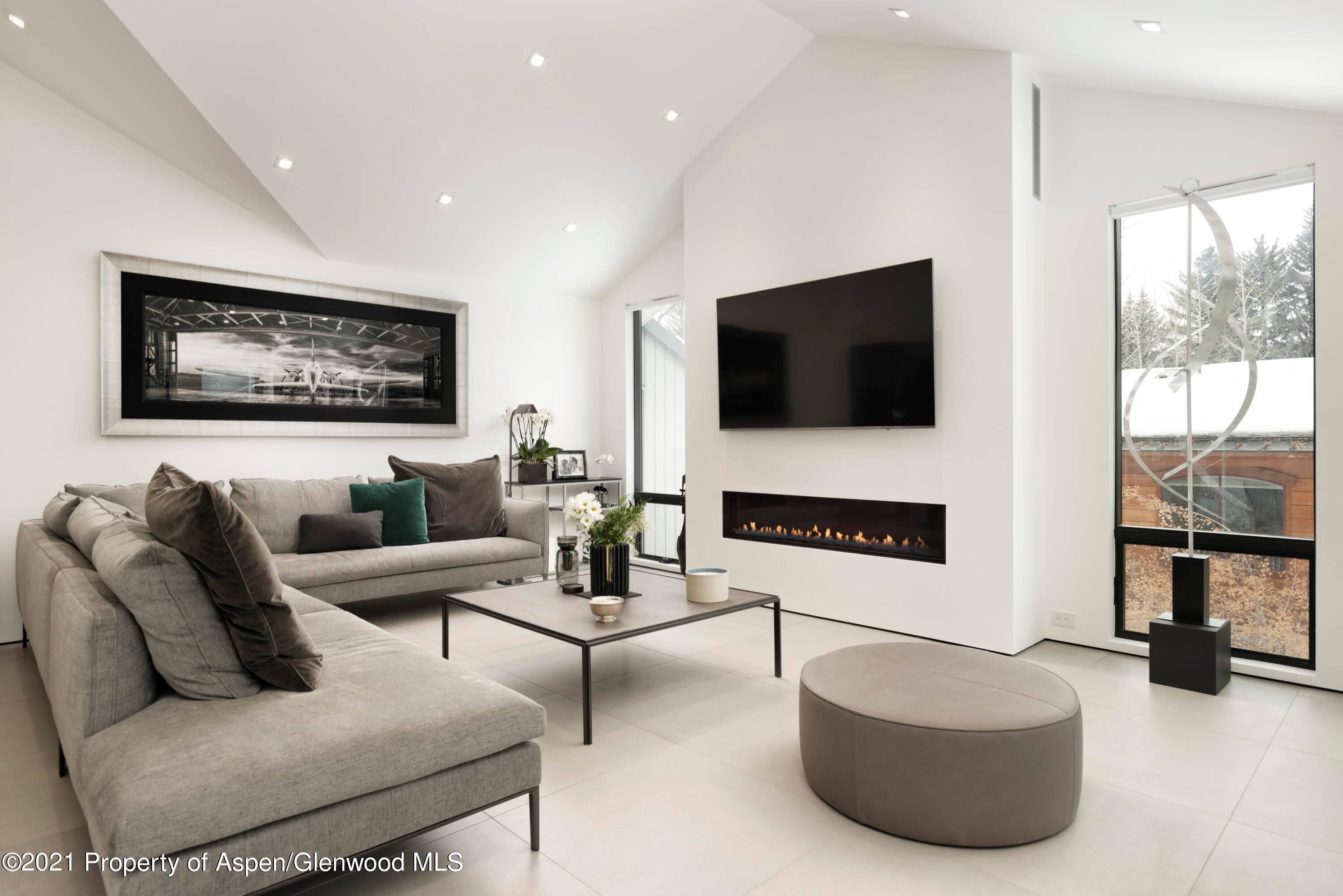 This trendy, four bedroom, four bath, completely remodeled residence is elegant in its contemporary simplicity yet surrounded by the lush, mature vegetation of the historic West End.