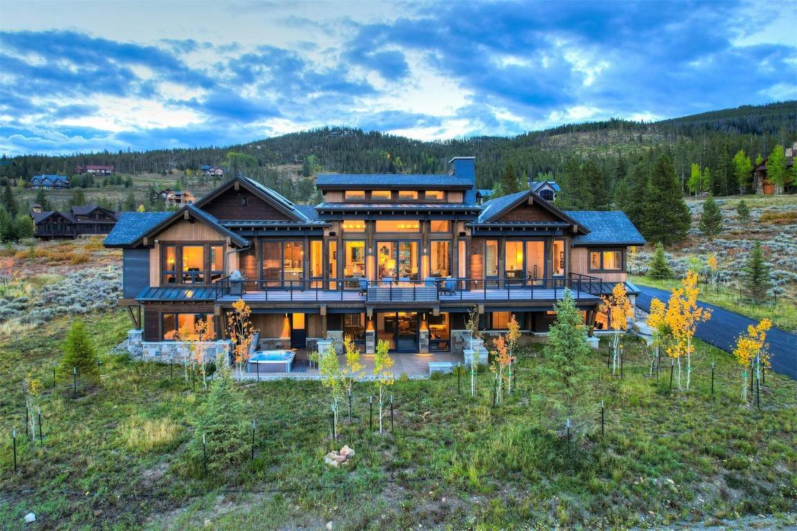The mount modern design of this new home offers a tranquil sanctuary with stunning views and sunshine.