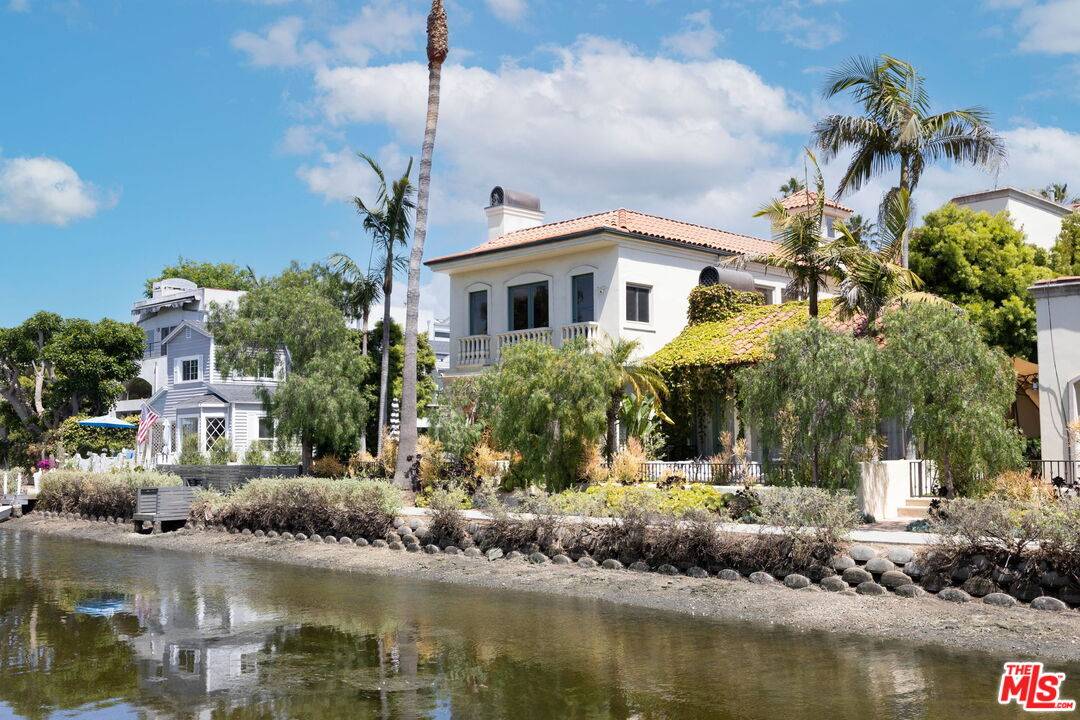 420   Carroll Canal 4BR Marina Del Rey La