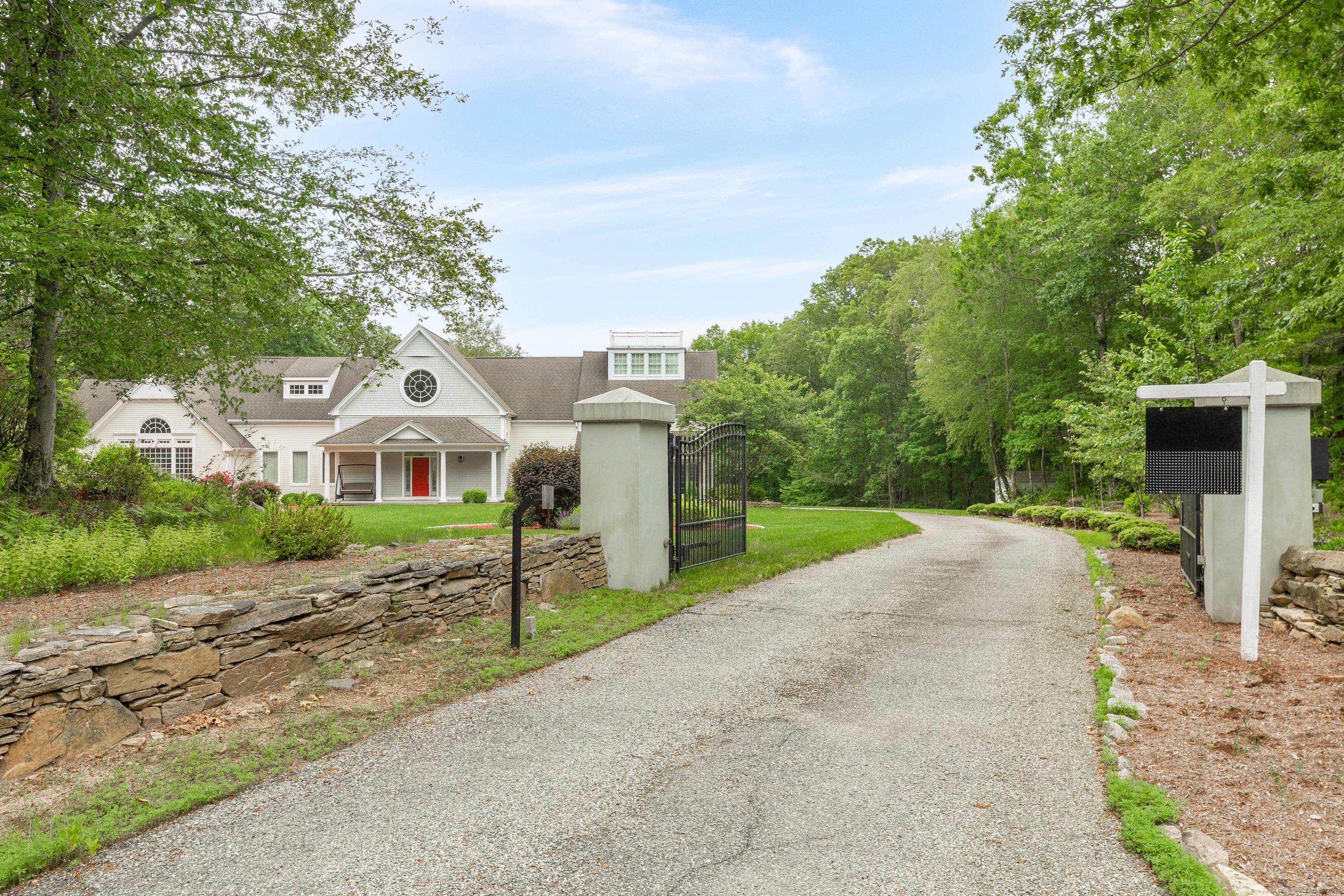 STUNNING COUNTRY ESTATE. Drive back off the road through private entry gates into a park like setting and discover this spaciously designed elegantly appointed home.