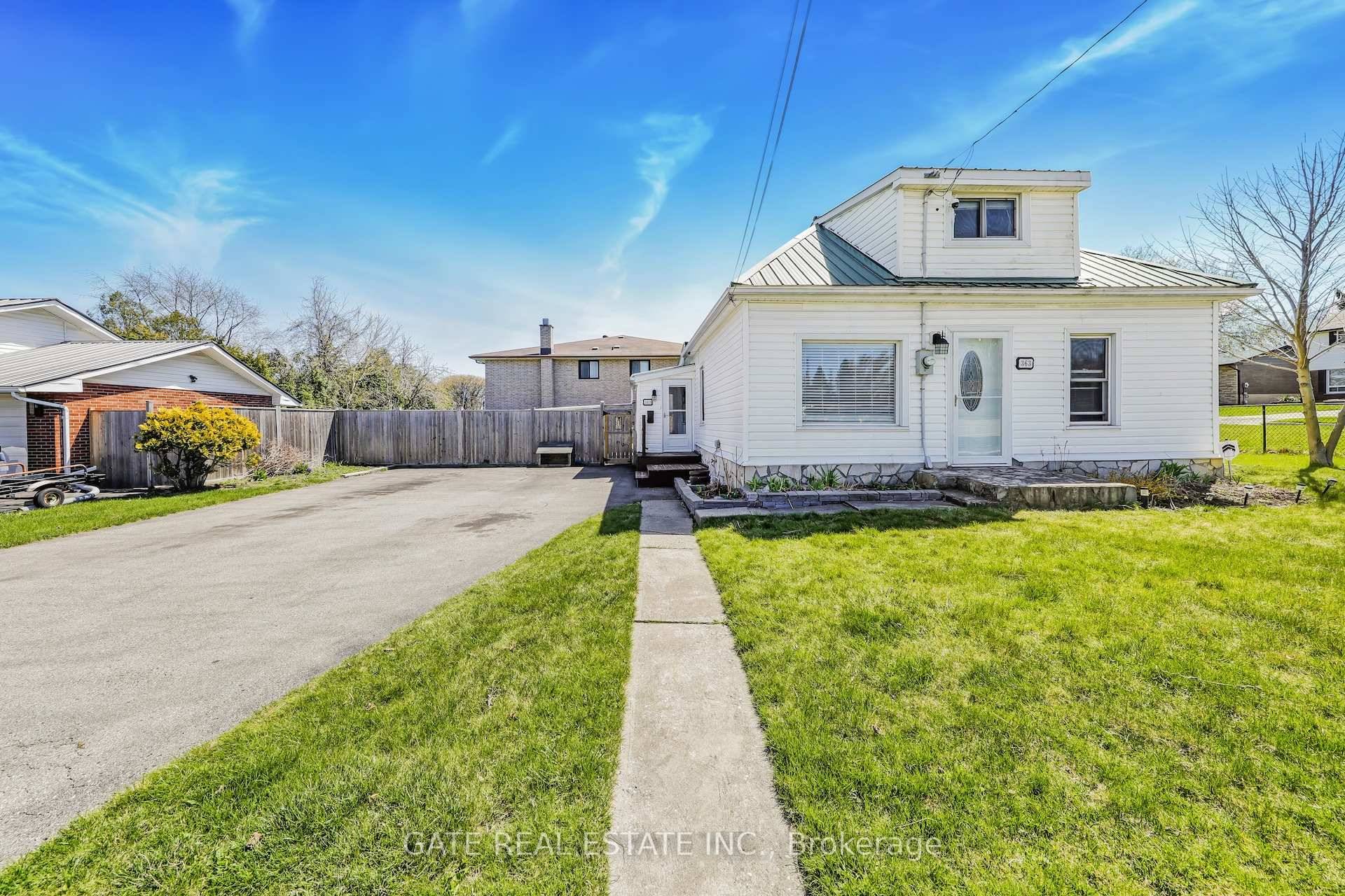 Welcome to this beautifully maintained home in a highly sought after neighbourhood.