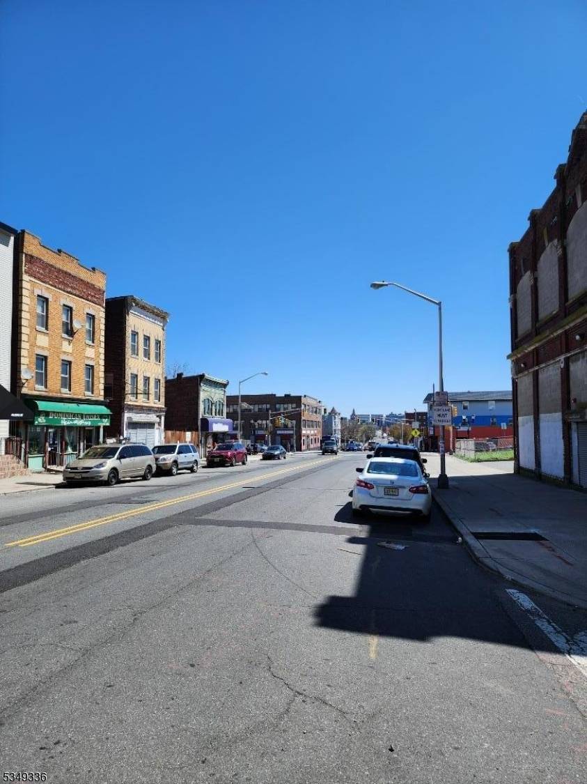 Prime Mixed Use Investment Opportunity in the Heart of Newark !