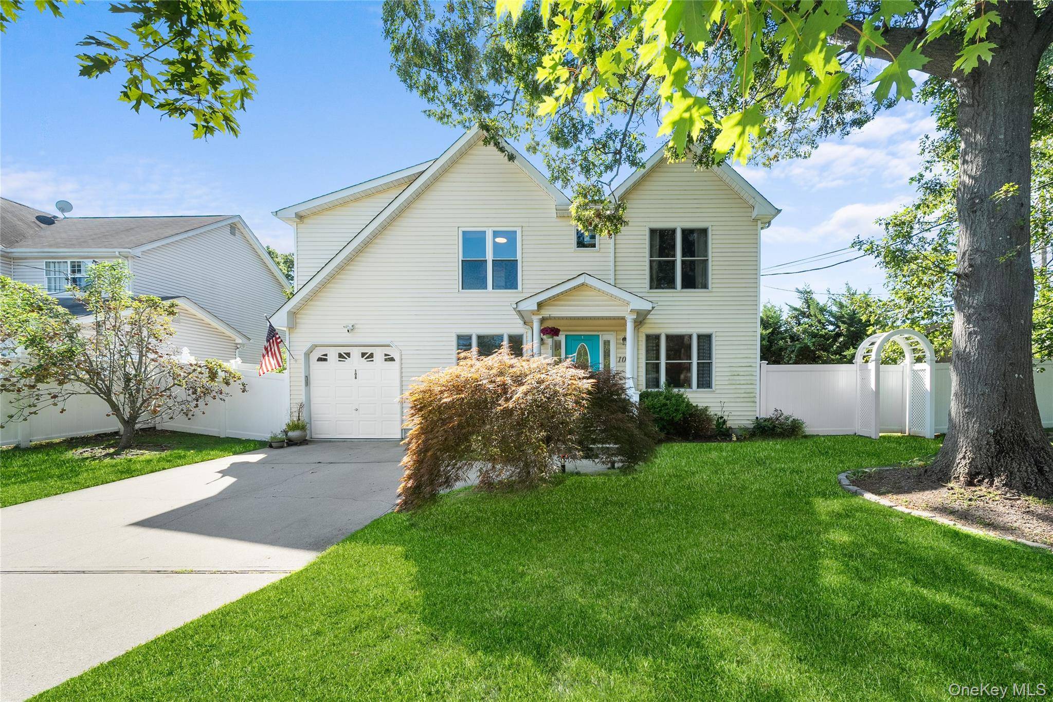 Welcome to 108 S Hillside Ave in Nesconset !