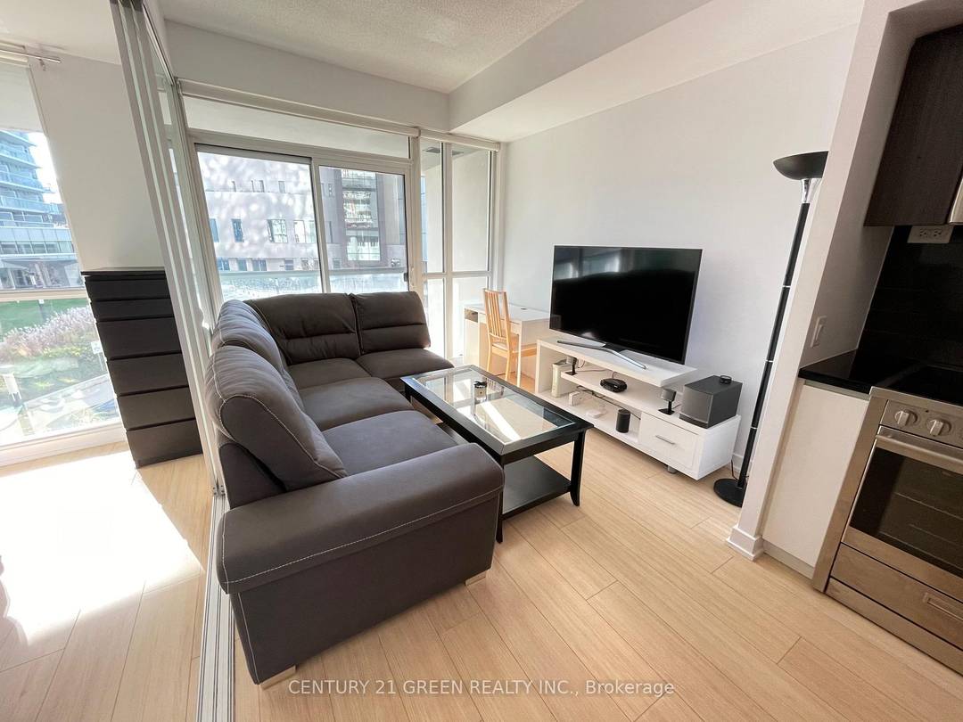 Large Move In Ready 1 BEDROOM DEN Unit !