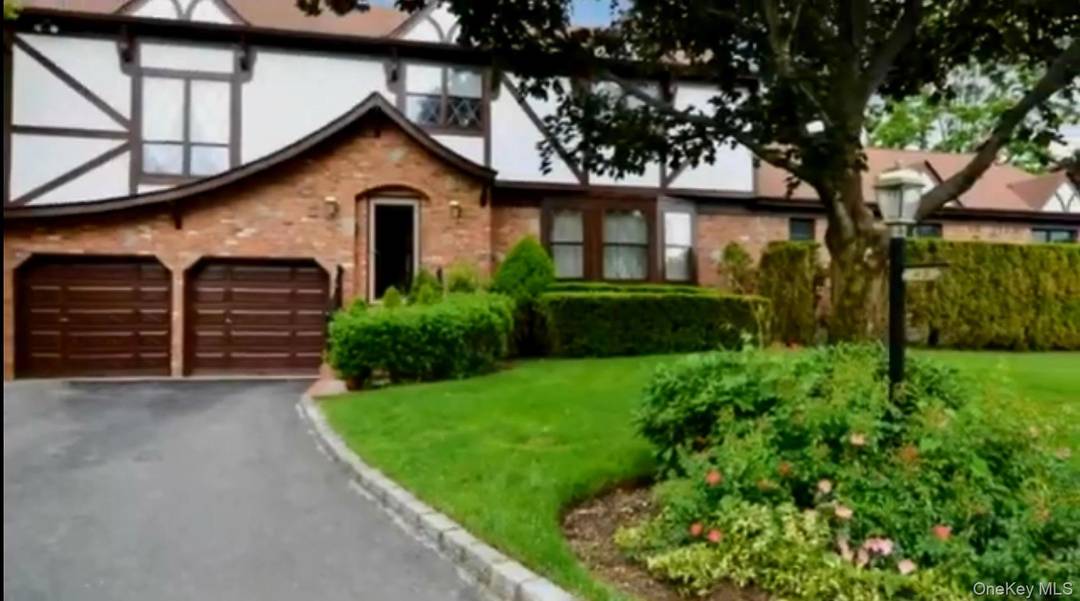 Discover a property full of potential an excellent opportunity for investors or buyers seeking lasting value.