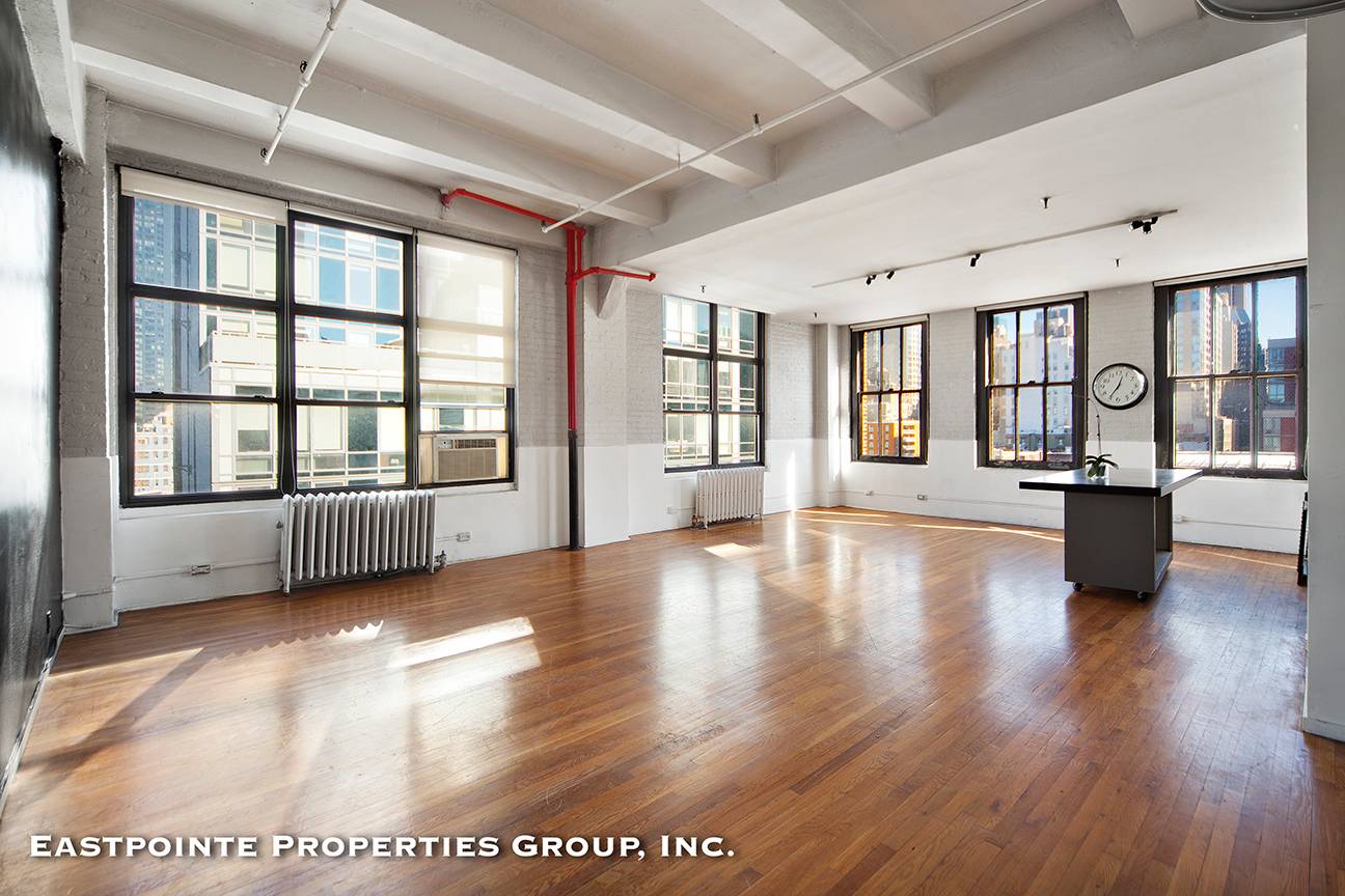 New to Market, Rarely Available Hudson Yards Loft Residence 6D is a stunning, spacious loft in the trendy Hudson Yards neighborhood of Manhattan offers incredible city views, including the Empire ...