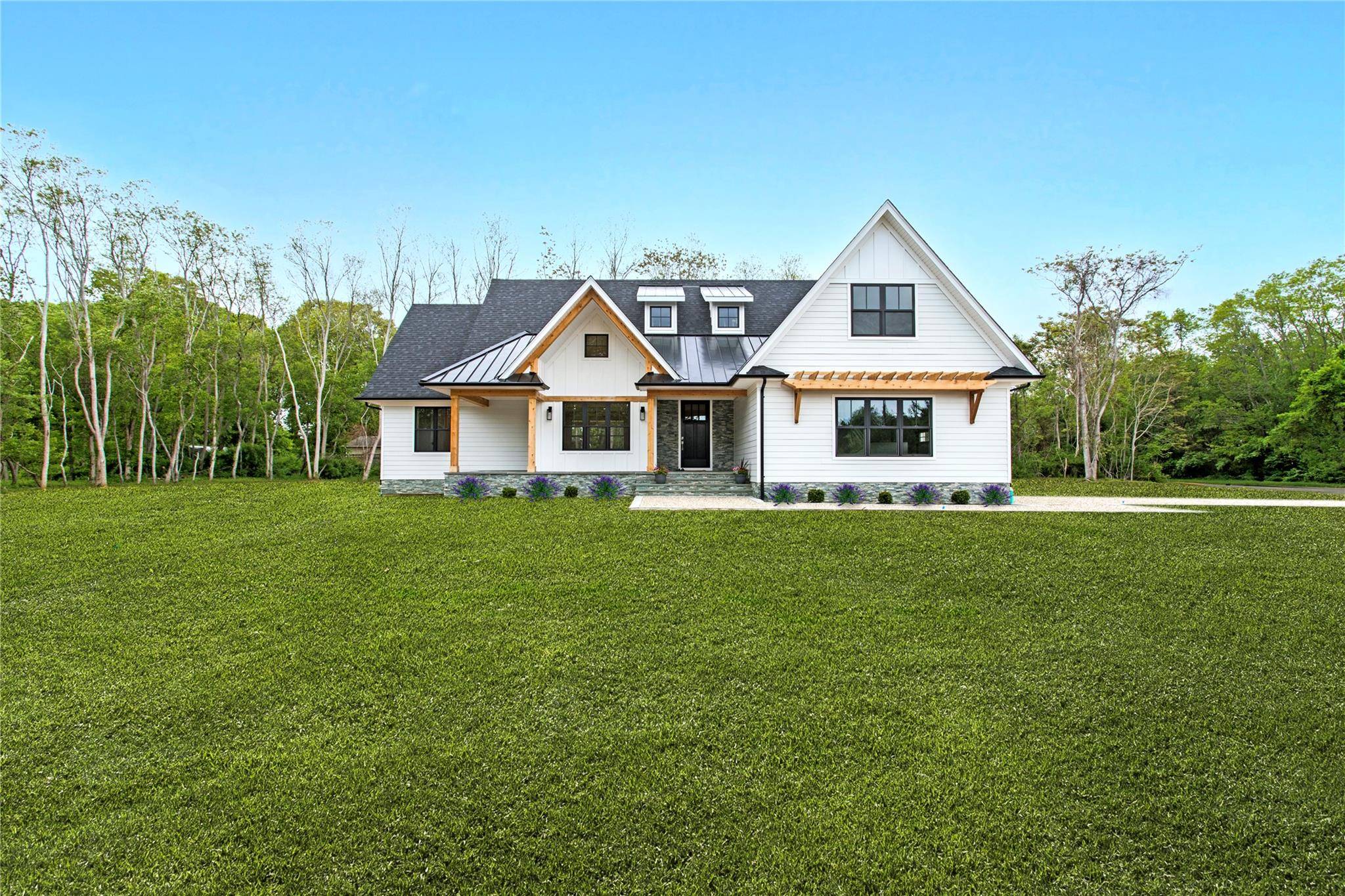 Stunning new construction in the heart of Wine Country.