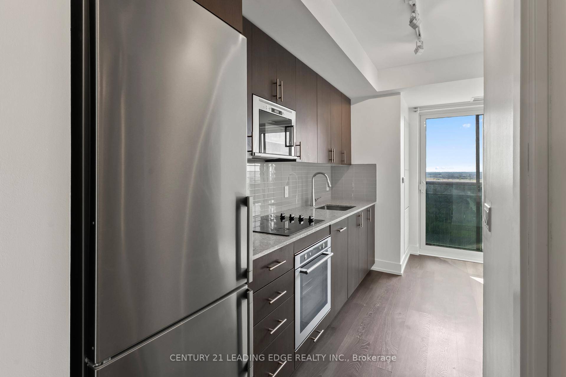 Welcome home ! This beautiful studio condo offers a bright and functional layout, freshly painted for a modern feel.