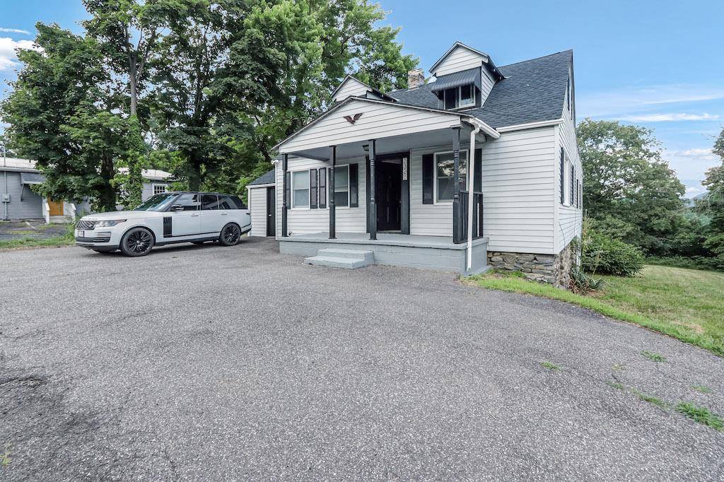 Welcome to this beautifully updated single family home located along Route 32 in the desirable town of New Windsor, within the highly regarded Cornwall Central School District.