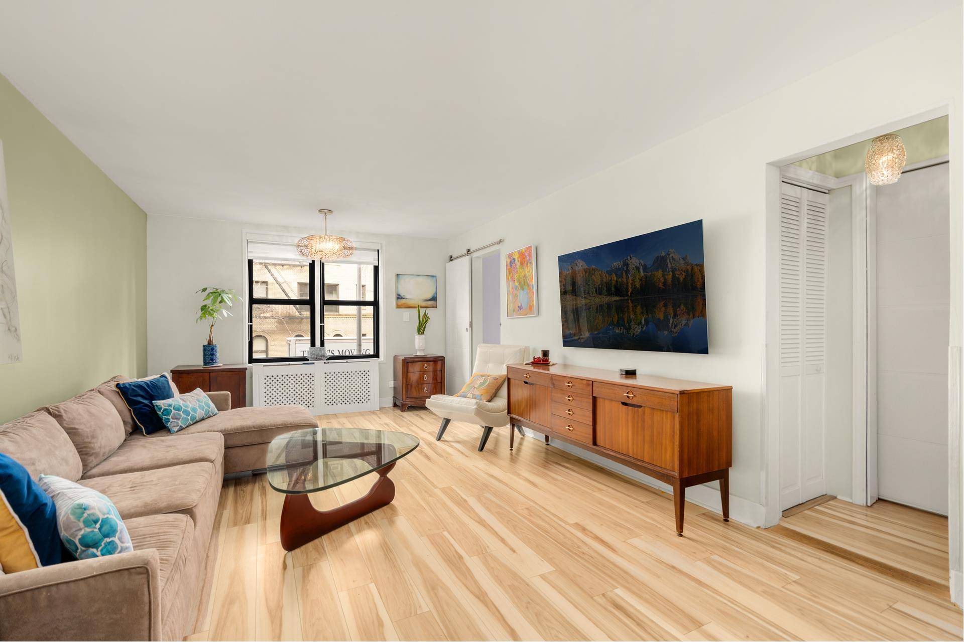 Chic and Sunlit One Bedroom Haven in Prime Upper East Side Nestled in a coveted full service co op, this stunning corner one bedroom apartment beams with abundant natural light ...