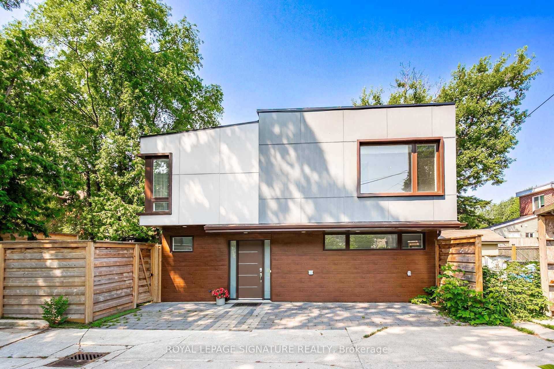 Welcome to this stunning, bright and spacious 3 bedroom, 3 bathroom laneway home, perfectly positioned on a quiet residential street, but mere moments to everything.