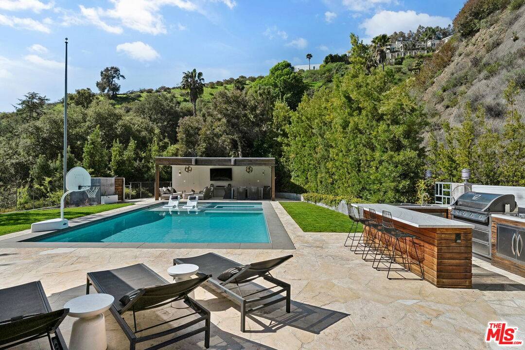 1255 N Bundy Dr 6BR Brentwood La