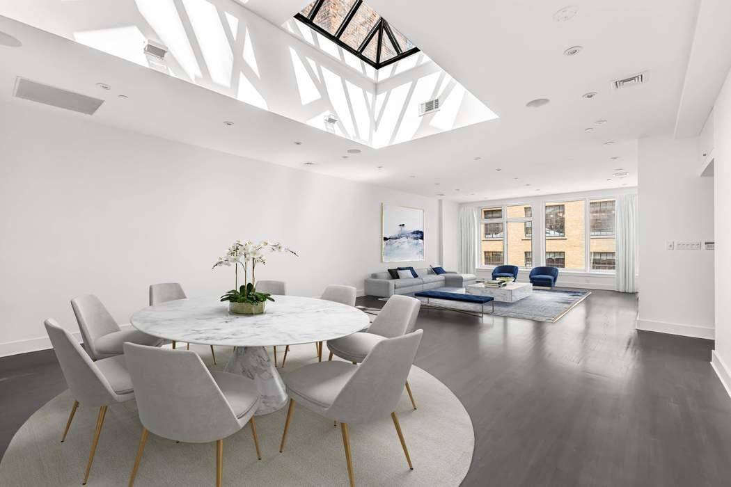 Designed by DHD Studios, this skylit private penthouse level full floor 28 wide, 2, 700 SF loft delivers high ceilings, five skylights, expansive great room, eat in chef s kitchen, ...