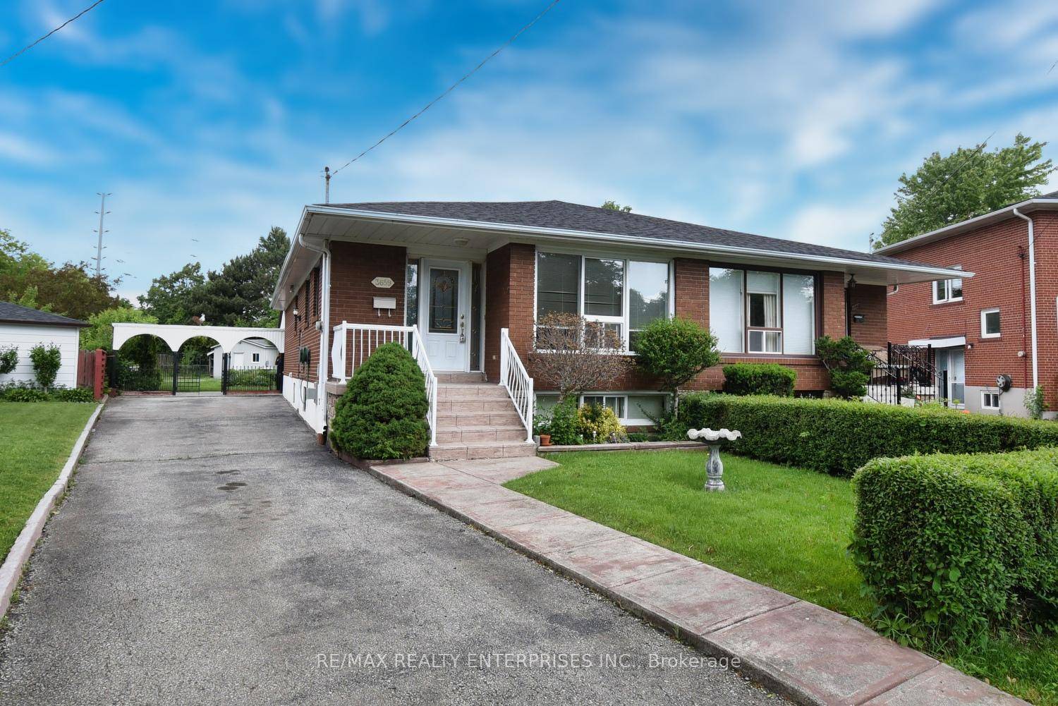 3659 Holden Crescent Rare 236' Lot In Law Suite Potential Central MississaugaA rare opportunity on a 236 ft deep pie shaped lot in a quiet, family friendly neighbourhood.