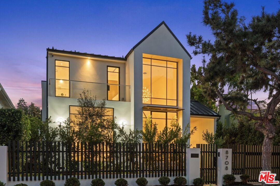 8708  Dorrington Ave 3BR Beverly Grove La